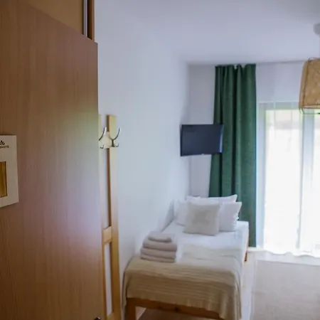 Bed & Breakfast Cudne Manowce 3*